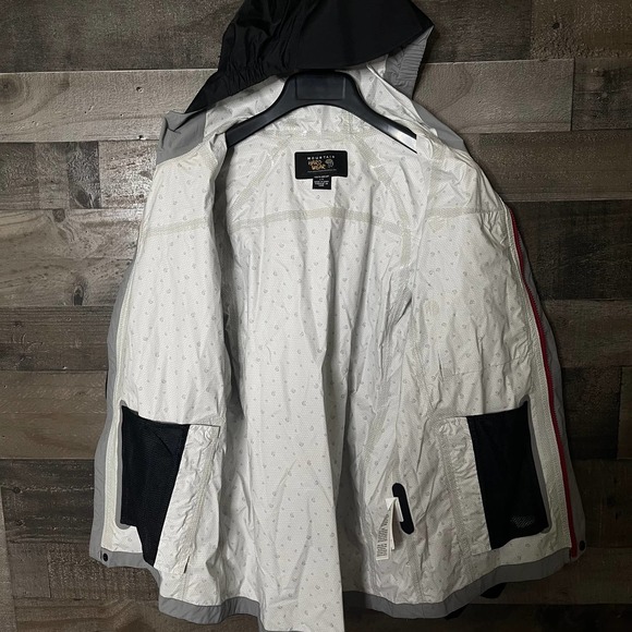 SOLD Mountain Hardwear Youth Rain Jacket Large - Picture 3 of 3